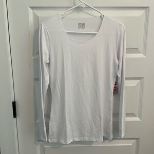 32 Degrees long sleeve base layer. Color white, size M. NWT
